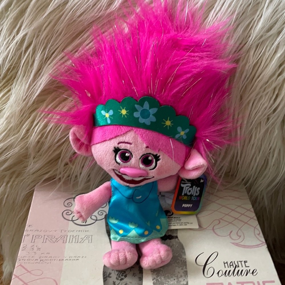 Trolls work tour Poppy stuffed toy